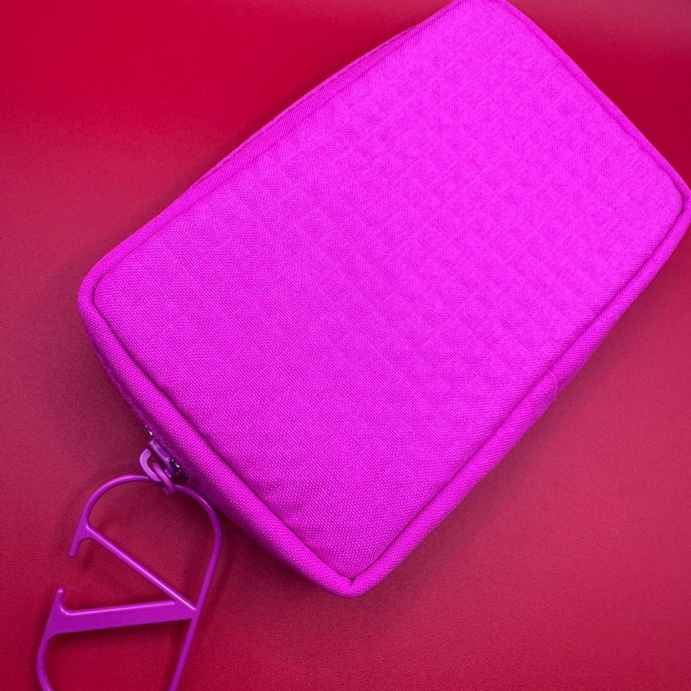 GWP VALENTINO Vibrant Pink Quilted Pouch